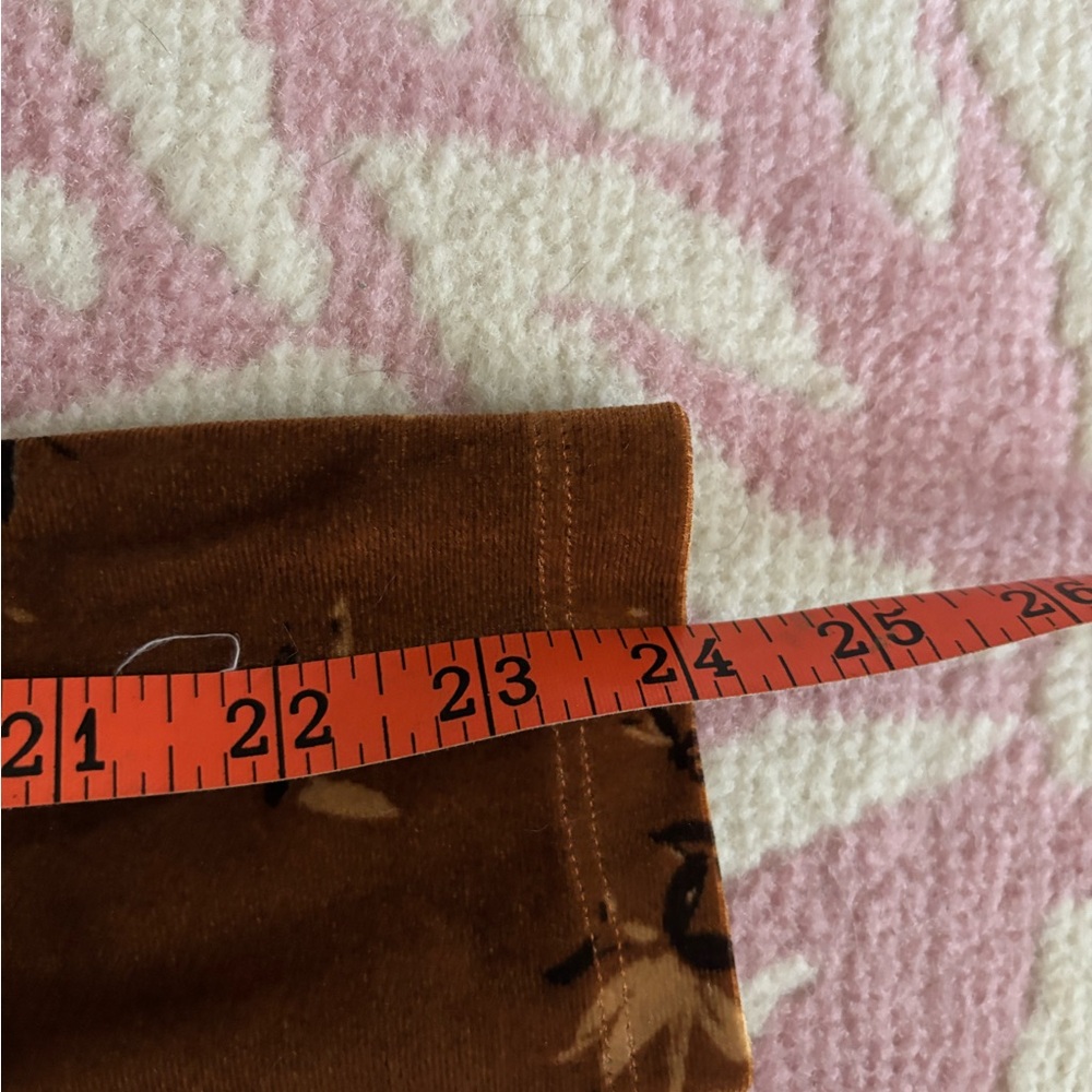 House of Harlow 1960 Velvet like Floral Dress in Goldish Brown - Picture 9 of 10